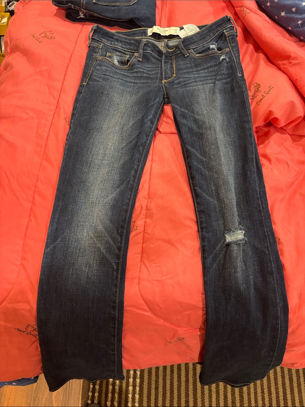 Abercrombie Y2K Dark Wash Women’s Jeans with Knee Distress
